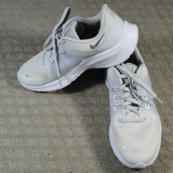Nike Quest Size 7 Grey Running Shoes DA1106-100 - Picture 1 of 6